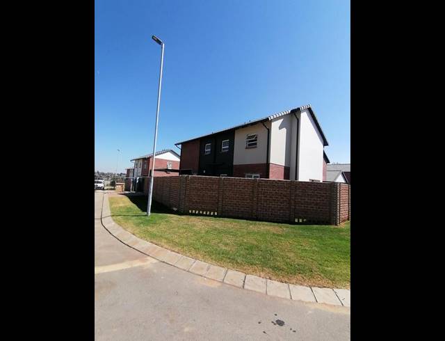 4 BEDROOM TOWNHOUSE FOR SALE IN PARKDENE